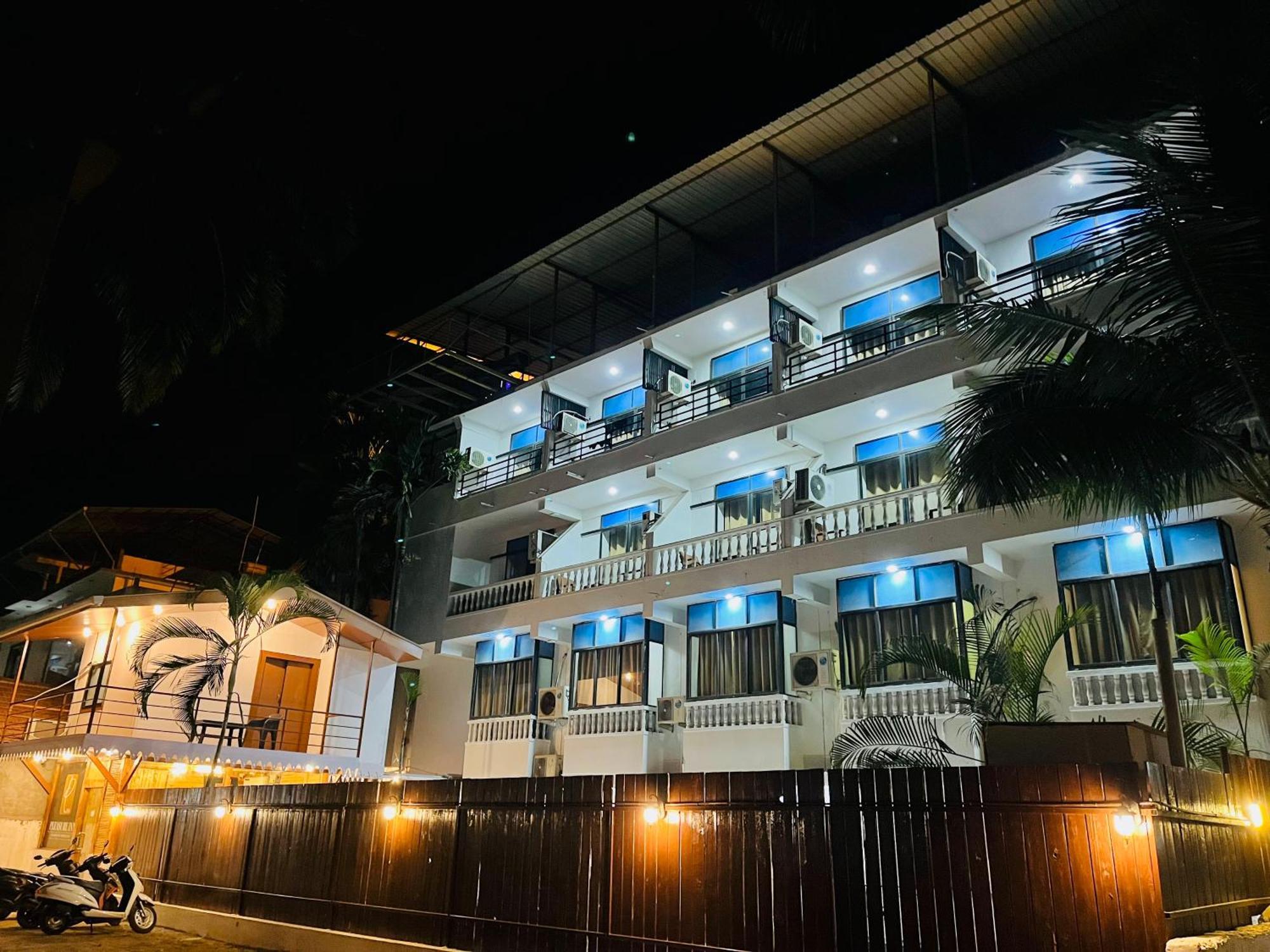 Hotel Pleasure Inn Near Turtle Beach Morjim Manage By Ld Group Of Hospitality エクステリア 写真