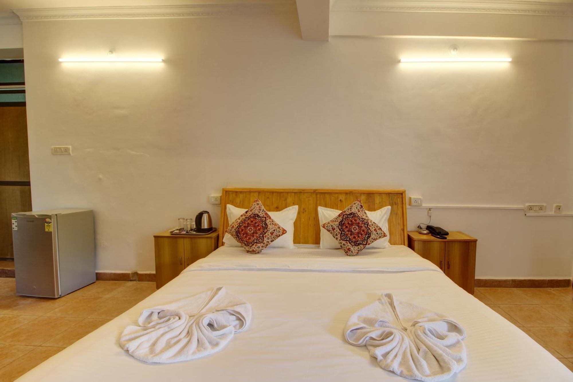 Hotel Pleasure Inn Near Turtle Beach Morjim Manage By Ld Group Of Hospitality エクステリア 写真