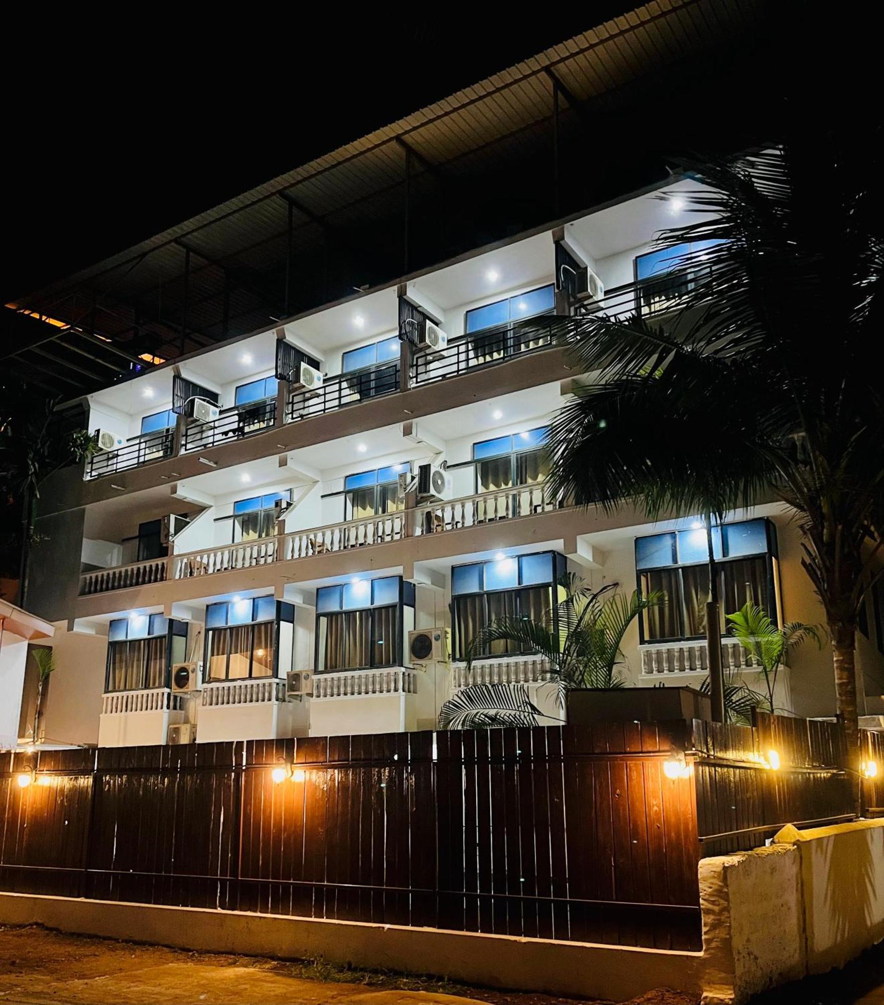 Hotel Pleasure Inn Near Turtle Beach Morjim Manage By Ld Group Of Hospitality エクステリア 写真