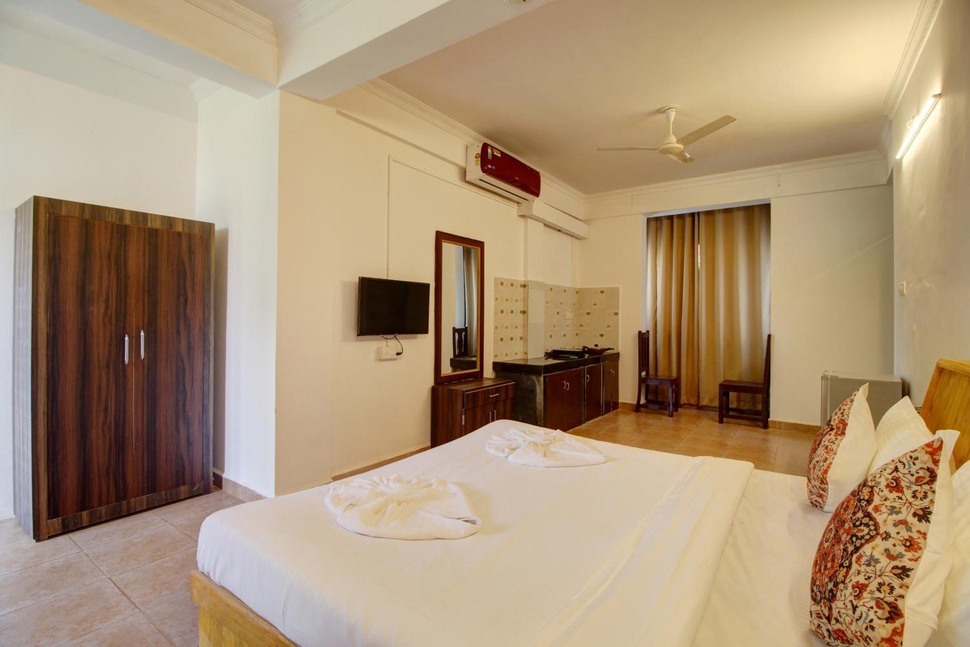 Hotel Pleasure Inn Near Turtle Beach Morjim Manage By Ld Group Of Hospitality エクステリア 写真