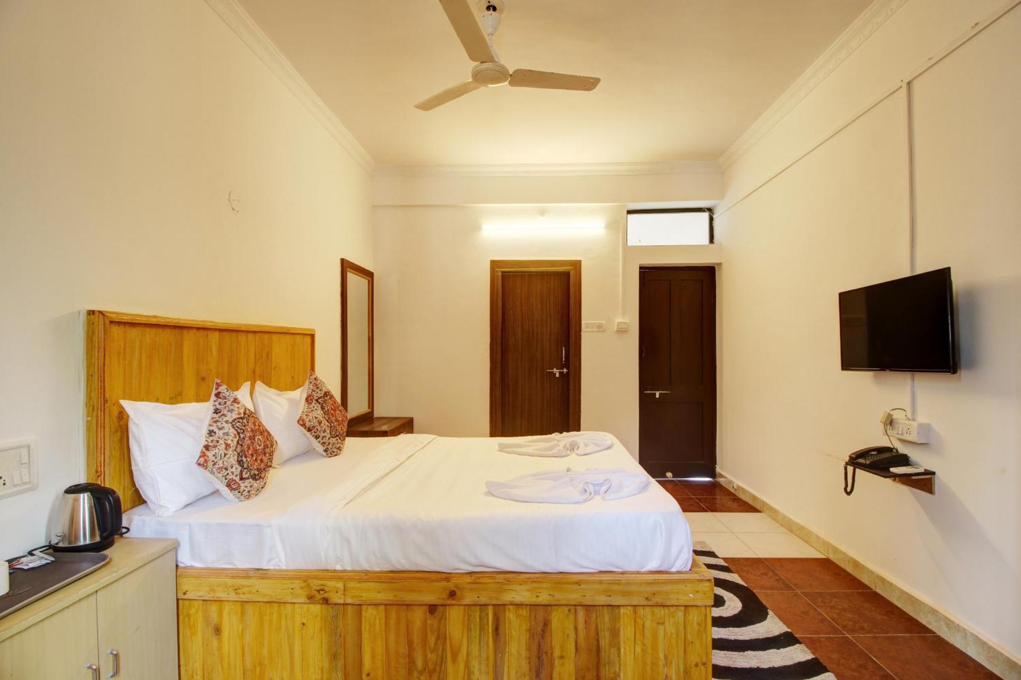 Hotel Pleasure Inn Near Turtle Beach Morjim Manage By Ld Group Of Hospitality エクステリア 写真